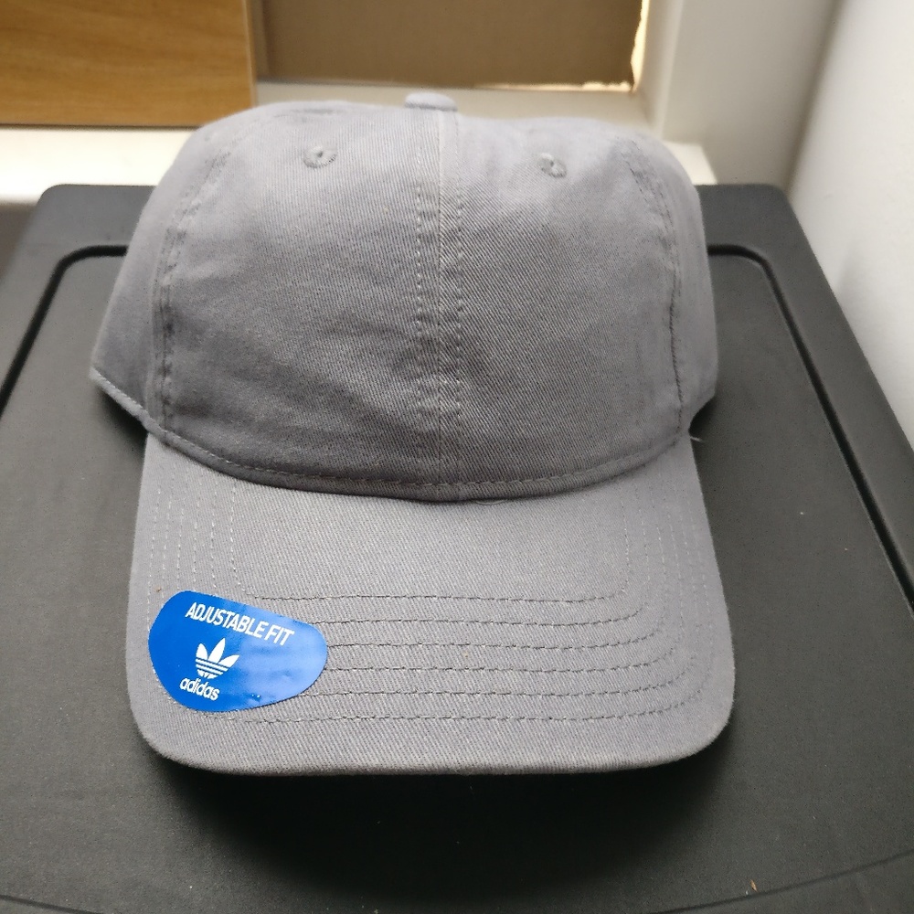 NEW Adidas Grey Relaxed Pin Snapback Hat